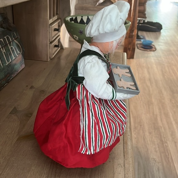 Vintage Annalee Mrs. Claus Baker Cookie Sheet Gingerbread Chef Hat 2004 14” - Picture 4 of 9